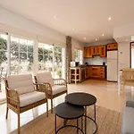 Charming Coastal Casa vacanze